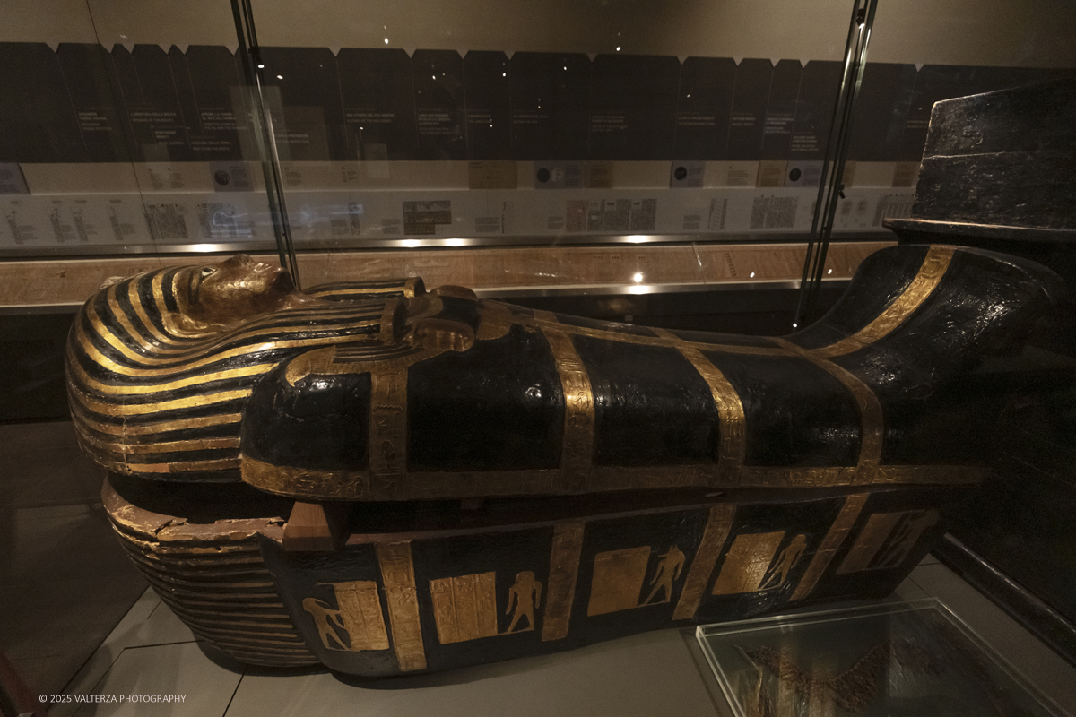 _DSF3044.jpg - 04/12/2025. Torino. Il riallestimento della Sala 7 del Museo Egizio di Torino, dedicata al corredo funerario di Kha e Merit, Ã¨ stato inaugurato il 4 dicembre 2025. I lavori di aggiornamento erano iniziati il 7 ottobre 2025. Nella foto il Sarcofago intermedio di Kha