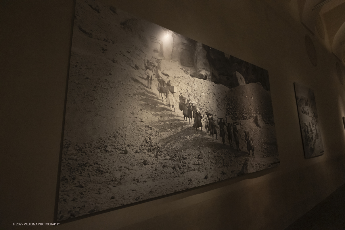 _DSF3139.jpg - 04/12/2025. Torino. Il riallestimento della Sala 7 del Museo Egizio di Torino, dedicata al corredo funerario di Kha e Merit, Ã¨ stato inaugurato il 4 dicembre 2025. I lavori di aggiornamento erano iniziati il 7 ottobre 2025. Nella foto documentazione fotografica dei lavori di scavo in sito