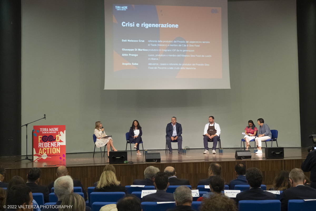 DSCF7386.jpg - 23/09/2022. Torino. Apertura della 14esima edizione di Terra Madre Salone del Gusto, lâ€™evento globale organizzato da Slow Food, Regione Piemonte e CittÃ  di Torino dedicato al cibo buono, pulito e giusto e alle politiche alimentari. Nella foto i relatori della conferenza Stampa Barbara Nappini, Angela Saba, Giuseppe di Martino,  Altin Prenga, Dali Nolasco Cruz