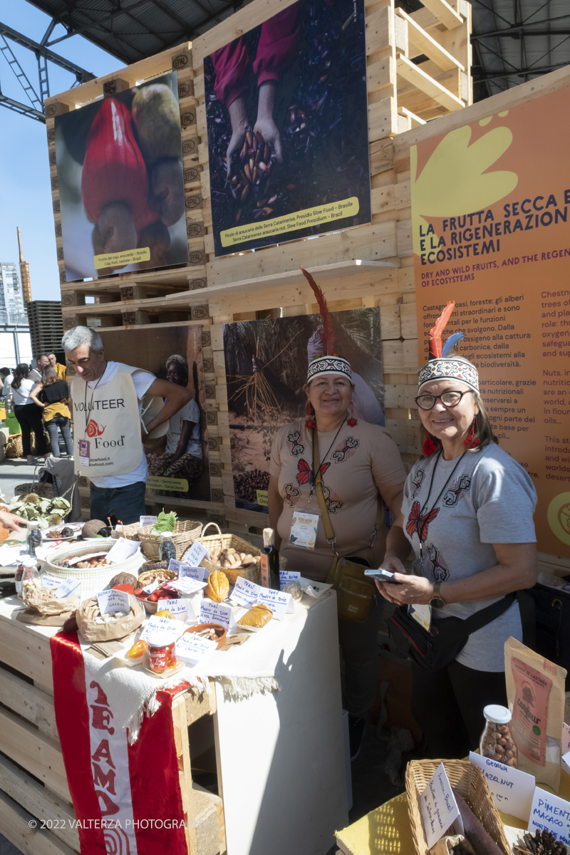 _DSF6420.jpg - 23/09/2022. Torino. Apertura della 14esima edizione di Terra Madre Salone del Gusto, lâ€™evento globale organizzato da Slow Food, Regione Piemonte e CittÃ  di Torino dedicato al cibo buono, pulito e giusto e alle politiche alimentari. Nella foto stand con prodotti di presidi Slow Food dell'Albania