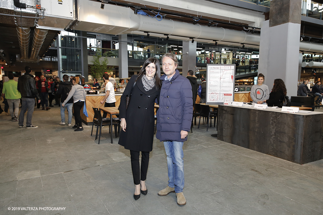 _X9B7585.jpg - 13/04/2019. Torino. Apertura , nell'ex Palazzo Fuksas, del Mercato Centrale nel quartiere di Porta Palazzo, da un'idea di Umberto Montano impprenditore della ristorazione. Nella foto la Sindaca Chiara Appendino ed l'assessore Alberto Sacco presenti alla cerimonia di inaugurazione.