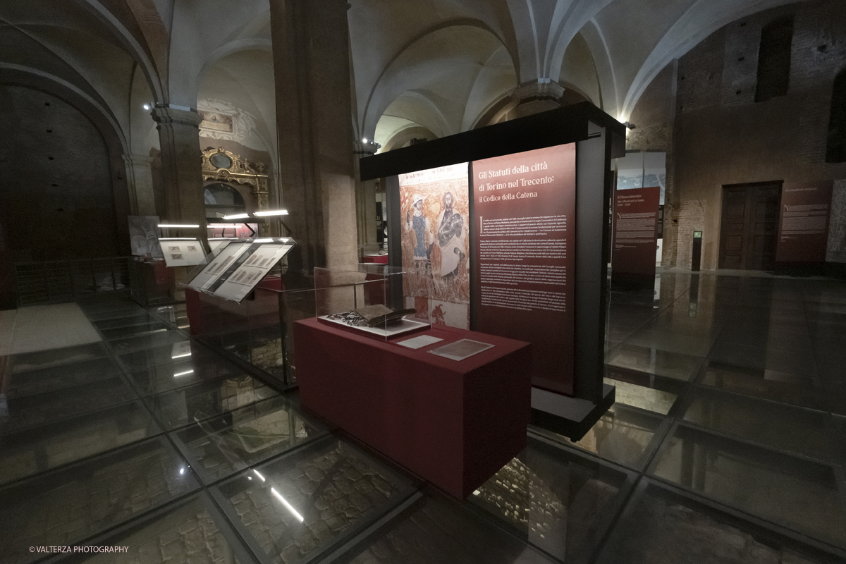 _DSF7800.jpg - 22/05(2025. Torino. JAN VAN EYCK E LE MINIATURE RIVELATE  50 capolavori dalla raccolta di manoscritti di Palazzo Madama. Nella foto parte dell'allestimento della moatra