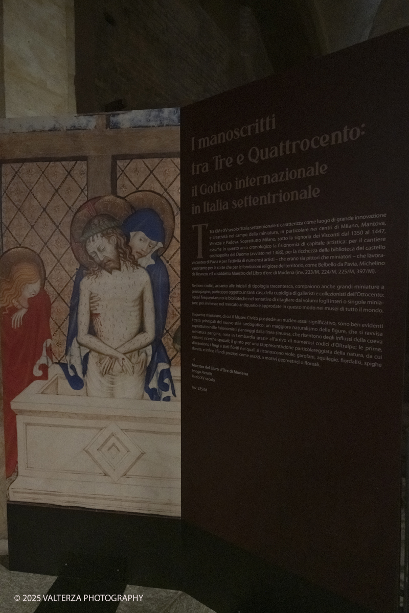 _DSF7846.jpg - 22/05(2025. Torino. JAN VAN EYCK E LE MINIATURE RIVELATE  50 capolavori dalla raccolta di manoscritti di Palazzo Madama. Nella foto parte dell'allestimento della moatra