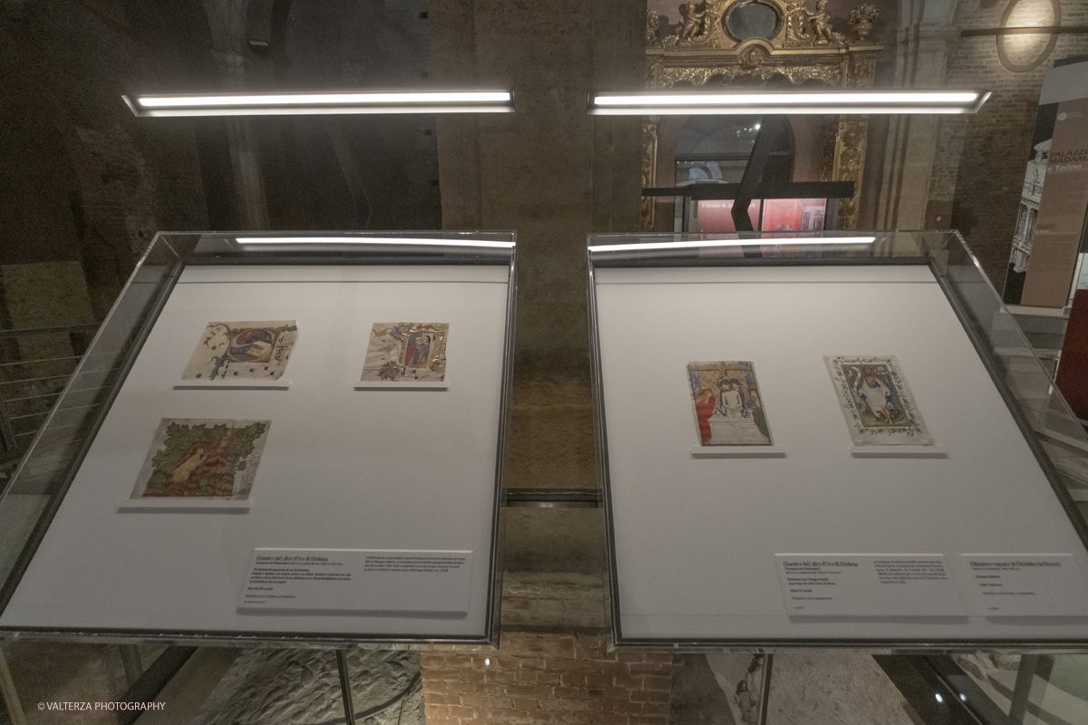 _DSF7849.jpg - 22/05(2025. Torino. JAN VAN EYCK E LE MINIATURE RIVELATE  50 capolavori dalla raccolta di manoscritti di Palazzo Madama. Nella foto parte dell'allestimento della moatra