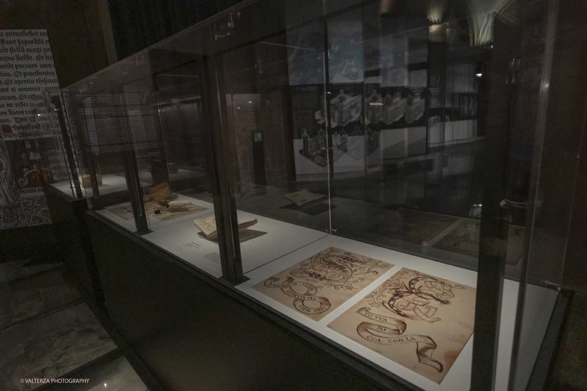 _DSF7895.jpg - 22/05(2025. Torino. JAN VAN EYCK E LE MINIATURE RIVELATE  50 capolavori dalla raccolta di manoscritti di Palazzo Madama. Nella foto parte dell'allestimento della moatra