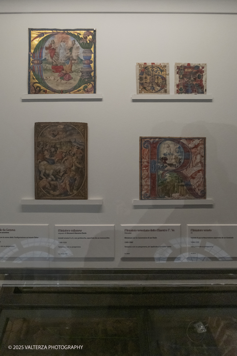_DSF7977.jpg - 22/05(2025. Torino. JAN VAN EYCK E LE MINIATURE RIVELATE  50 capolavori dalla raccolta di manoscritti di Palazzo Madama. Nella foto parte dell'allestimento della moatra
