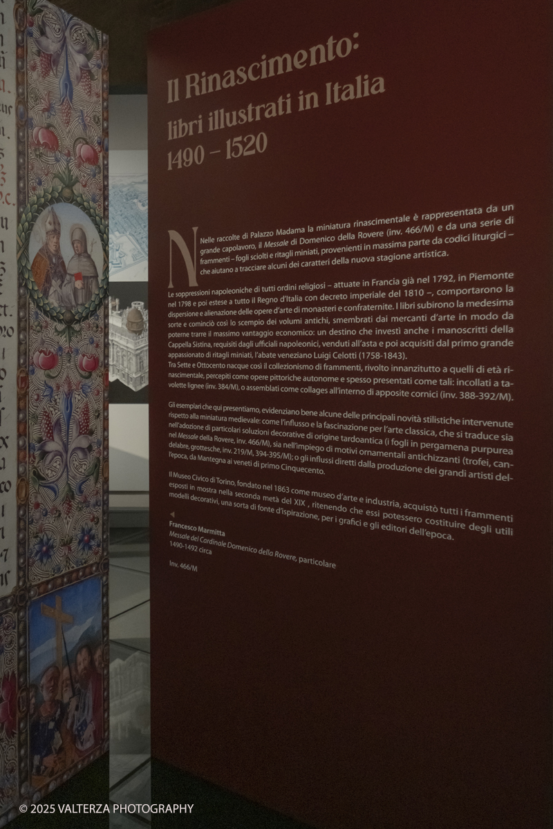 _DSF7980.jpg - 22/05(2025. Torino. JAN VAN EYCK E LE MINIATURE RIVELATE  50 capolavori dalla raccolta di manoscritti di Palazzo Madama. Nella foto parte dell'allestimento della moatra