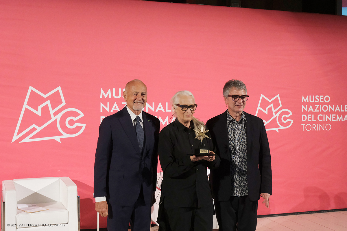 _DSF6635.jpg - 02/10/2024. Torino. La regista Jane Campion due volte vincitrice dellâ€™Oscar per Lezioni di piano e Il potere del cane ha ricevuto il Premio Stella della Mole  al Museo Nazionale del Cinema. Nella foto Jane Campion, Enzo Ghigo e Domenico De Gaetano