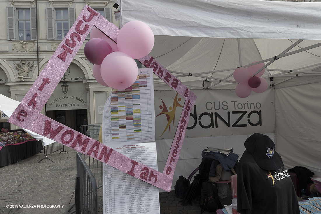 _G3I6887.jpg - 03-03-2019. Torino. â€œJust The Woman I am â€� Ã¨ una corsa/camminata podistica non competitiva di 6 km per sostenere la ricerca universitaria sul cancro: uomini e donne correranno fianco a fianco a sostegno della ricerca universitaria e della diffusione di una maggiore consapevolezza di sÃ© per un corretto stile di vita.  In questa giornata non c'Ã¨ solo la corsa, ma anche un fitto programma di eventi in piazza, non esclusivamente sportivi. Nella foto il gazebo di CUS Torino danza