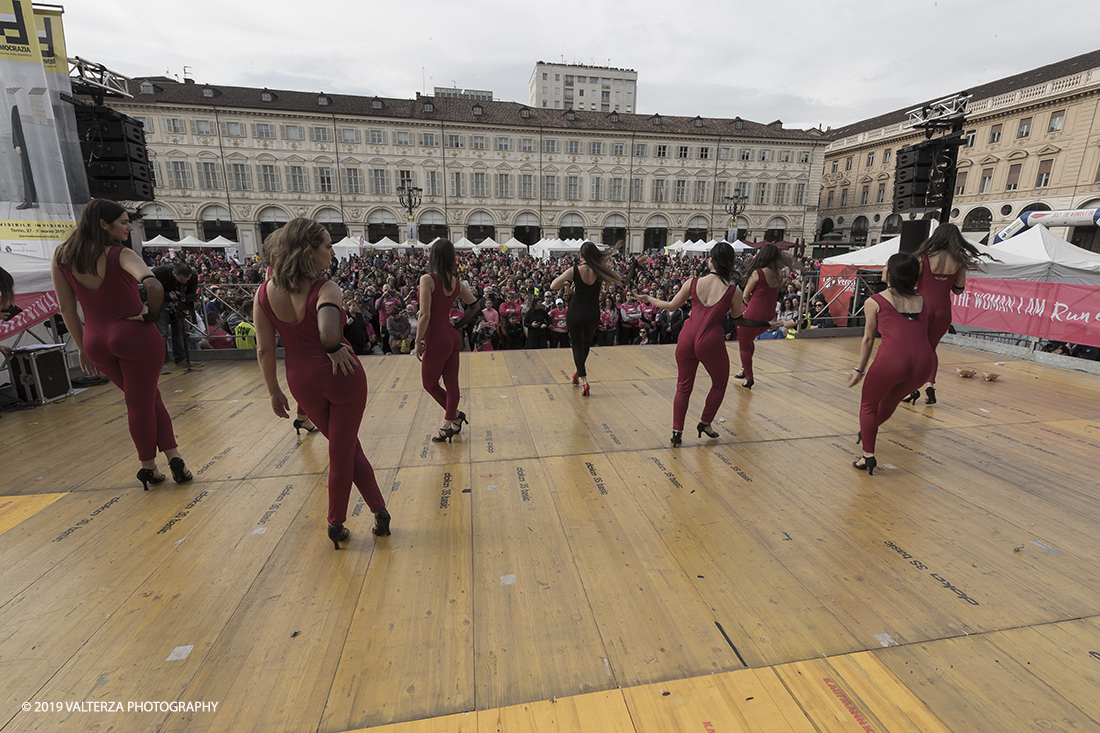 _G3I6980.jpg - 03-03-2019. Torino. â€œJust The Woman I am â€� Ã¨ una corsa/camminata podistica non competitiva di 6 km per sostenere la ricerca universitaria sul cancro: uomini e donne correranno fianco a fianco a sostegno della ricerca universitaria e della diffusione di una maggiore consapevolezza di sÃ© per un corretto stile di vita.  In questa giornata non c'Ã¨ solo la corsa, ma anche un fitto programma di eventi in piazza, non esclusivamente sportivi. Nella foto