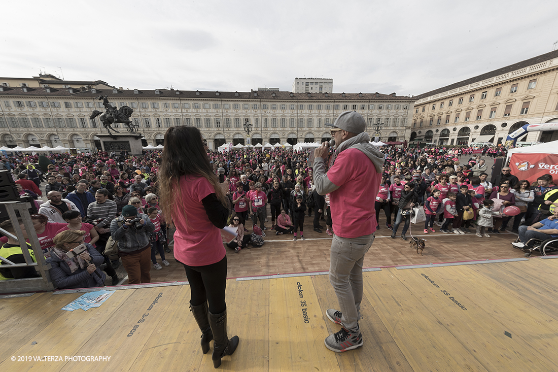 _G3I7021.jpg - 03-03-2019. Torino. â€œJust The Woman I am â€� Ã¨ una corsa/camminata podistica non competitiva di 6 km per sostenere la ricerca universitaria sul cancro: uomini e donne correranno fianco a fianco a sostegno della ricerca universitaria e della diffusione di una maggiore consapevolezza di sÃ© per un corretto stile di vita.  In questa giornata non c'Ã¨ solo la corsa, ma anche un fitto programma di eventi in piazza, non esclusivamente sportivi. Nella foto piazza San Carlo affollata di partecipanti all'evento.