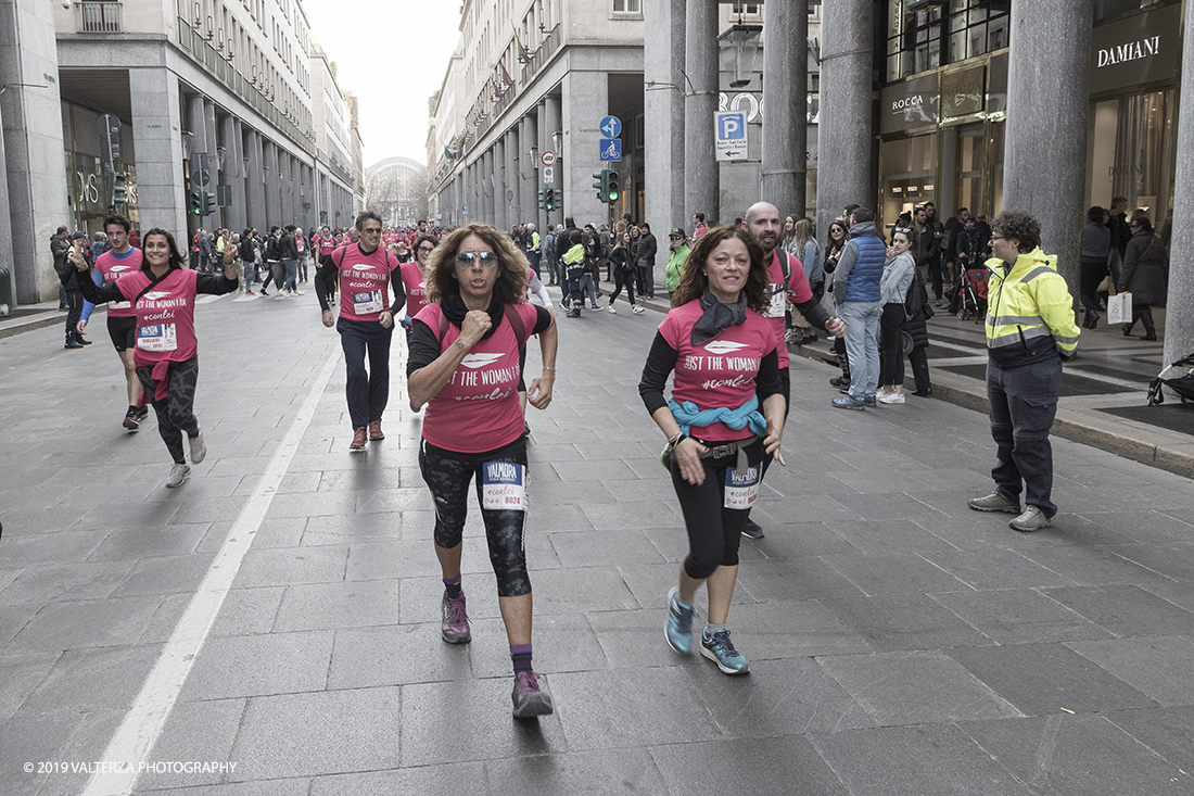 _G3I8115.jpg - 03-03-2019. Torino. â€œJust The Woman I am â€� Ã¨ una corsa/camminata podistica non competitiva di 6 km per sostenere la ricerca universitaria sul cancro: uomini e donne correranno fianco a fianco a sostegno della ricerca universitaria e della diffusione di una maggiore consapevolezza di sÃ© per un corretto stile di vita.  In questa giornata non c'Ã¨ solo la corsa, ma anche un fitto programma di eventi in piazza, non esclusivamente sportivi. Nella foto l'arrivo dei partecipanti alla corsa/camminata in via Roma