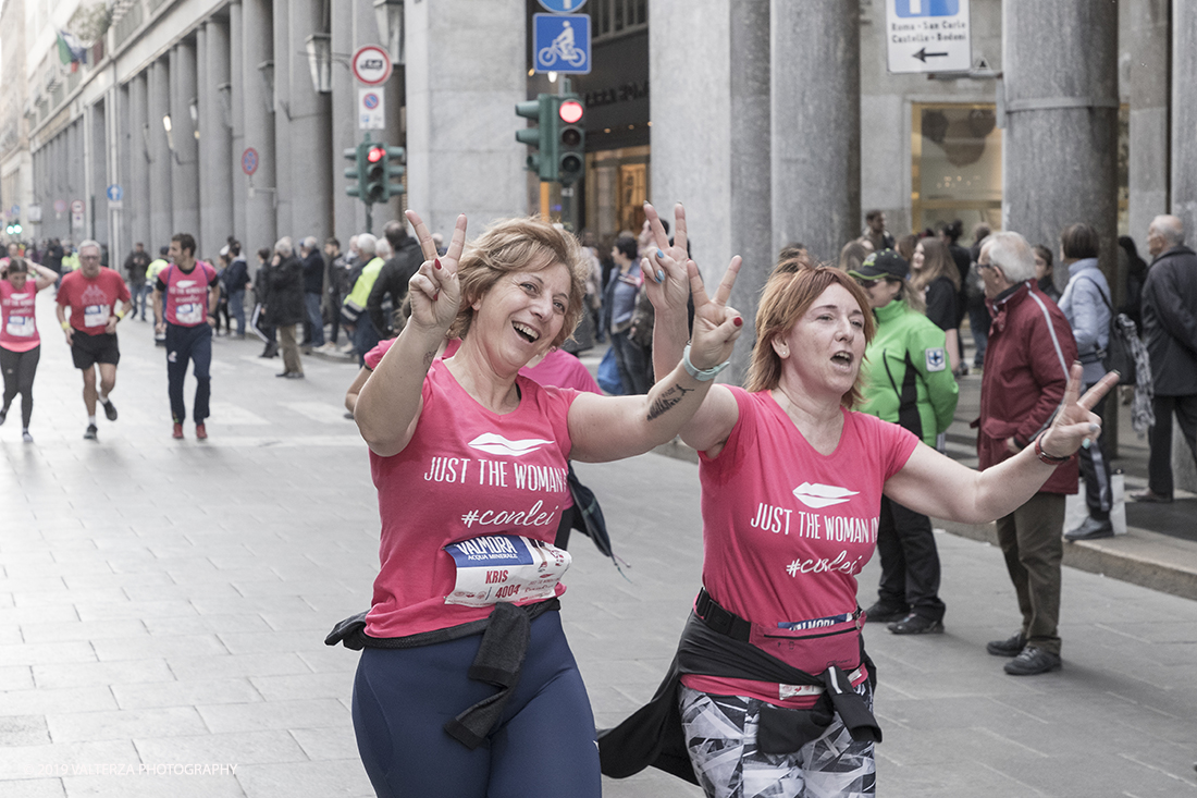 _G3I8210.jpg - 03-03-2019. Torino. â€œJust The Woman I am â€� Ã¨ una corsa/camminata podistica non competitiva di 6 km per sostenere la ricerca universitaria sul cancro: uomini e donne correranno fianco a fianco a sostegno della ricerca universitaria e della diffusione di una maggiore consapevolezza di sÃ© per un corretto stile di vita.  In questa giornata non c'Ã¨ solo la corsa, ma anche un fitto programma di eventi in piazza, non esclusivamente sportivi. Nella foto l'arrivo dei partecipanti alla corsa/camminata in via Roma