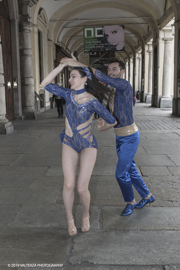 _X9B6279.jpg - 03-03-2019. Torino. â€œJust The Woman I am â€� Ã¨ una corsa/camminata podistica non competitiva di 6 km per sostenere la ricerca universitaria sul cancro: uomini e donne correranno fianco a fianco a sostegno della ricerca universitaria e della diffusione di una maggiore consapevolezza di sÃ© per un corretto stile di vita.  In questa giornata non c'Ã¨ solo la corsa, ma anche un fitto programma di eventi in piazza, non esclusivamente sportivi. Nella foto esibizione di ballerini sotto i portici di piazza San Carlo.