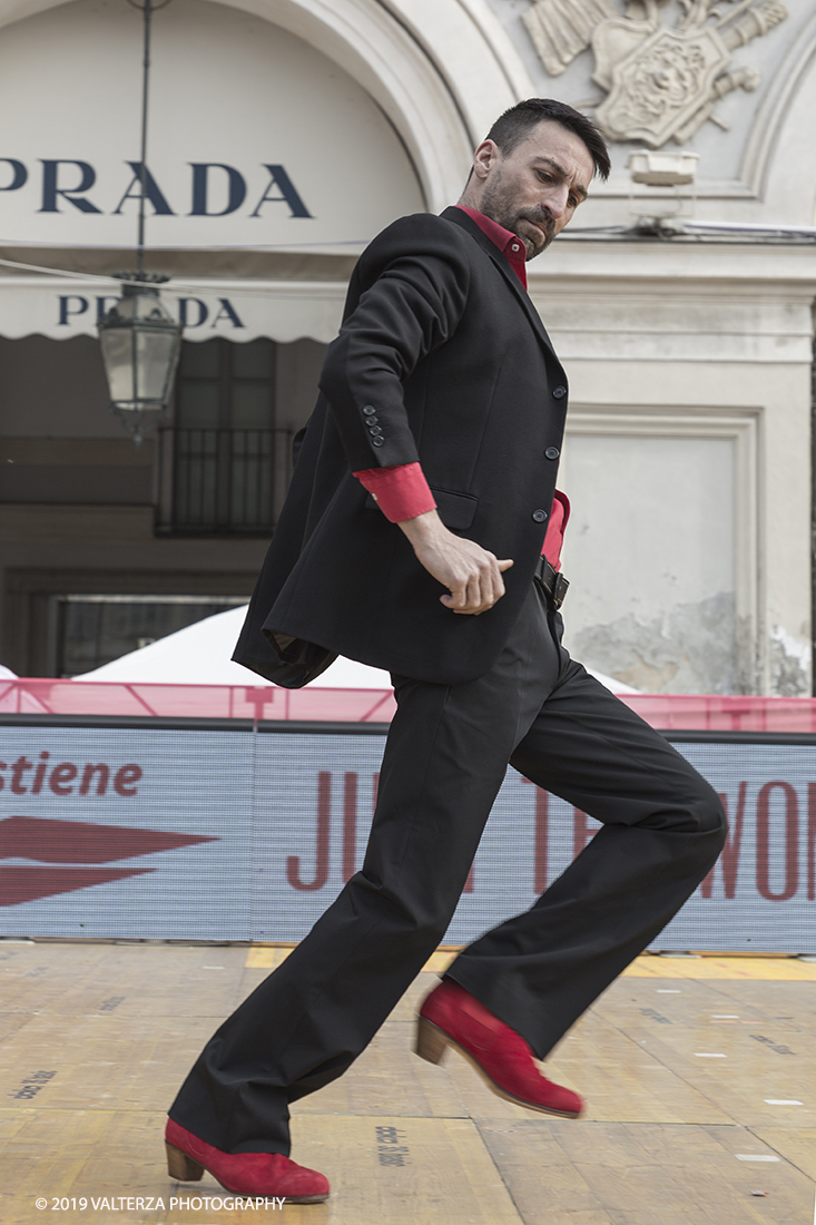 _X9B6377.jpg - 03-03-2019. Torino. â€œJust The Woman I am â€� Ã¨ una corsa/camminata podistica non competitiva di 6 km per sostenere la ricerca universitaria sul cancro: uomini e donne correranno fianco a fianco a sostegno della ricerca universitaria e della diffusione di una maggiore consapevolezza di sÃ© per un corretto stile di vita.  In questa giornata non c'Ã¨ solo la corsa, ma anche un fitto programma di eventi in piazza, non esclusivamente sportivi. Nella foto esibizione di ballerino di Flamenco.