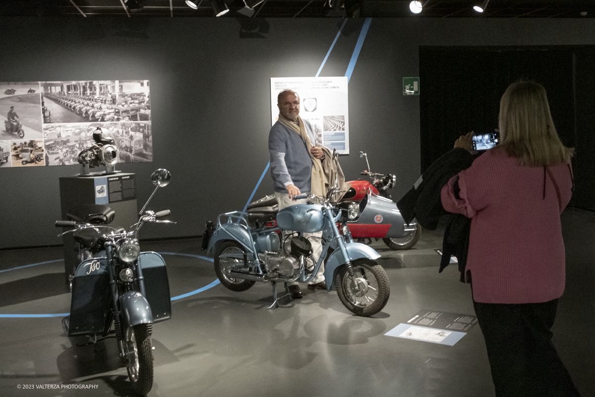 _DSF7264.jpg - 28/03/2023. Torino.  Una mostra per riscoprire la straordinaria vicenda industriale di Iso Rivolta, marchio oggi spesso dimenticato che testimonia lâ€™ingegno italiano nella storia dellâ€™automobile e del car design, recentemente rilanciato dalla nipote del fondatore. Nella foto in visita alla mostra