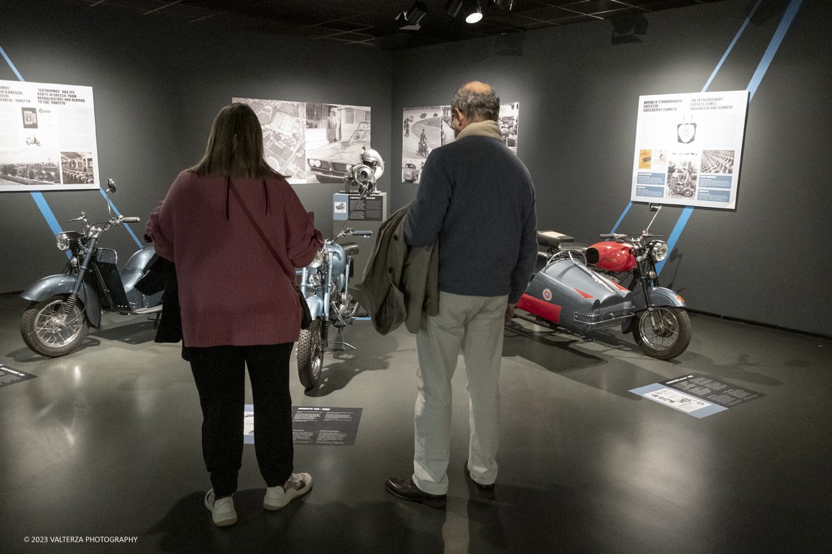 _DSF7280.jpg - 28/03/2023. Torino.  Una mostra per riscoprire la straordinaria vicenda industriale di Iso Rivolta, marchio oggi spesso dimenticato che testimonia lâ€™ingegno italiano nella storia dellâ€™automobile e del car design, recentemente rilanciato dalla nipote del fondatore. Nella foto in visita alla mostra