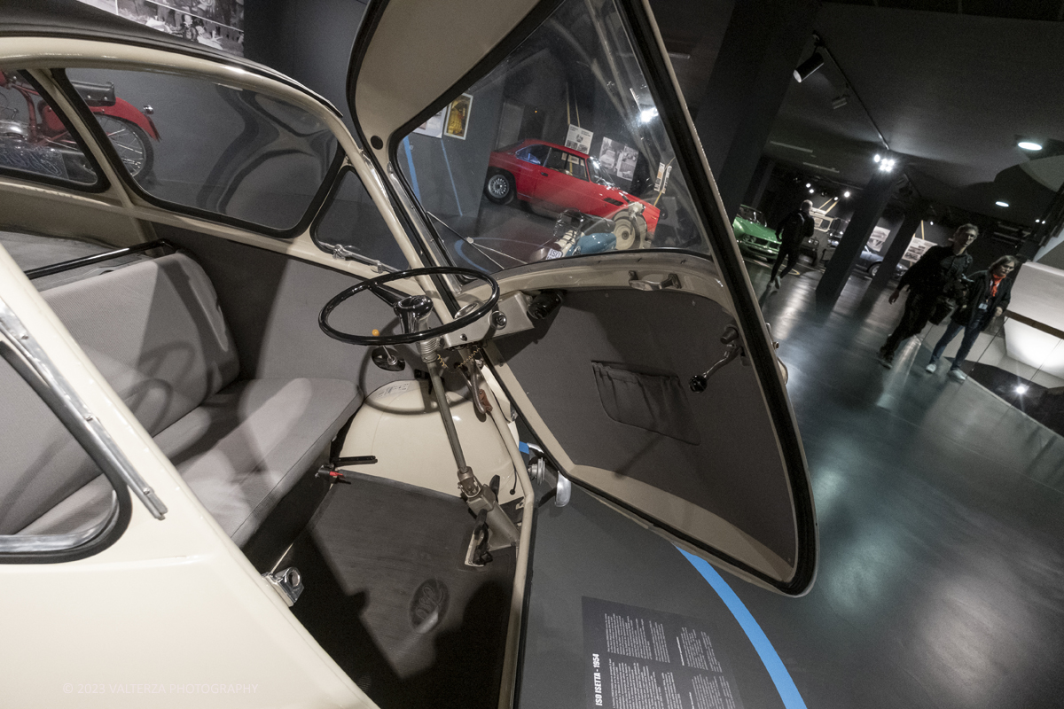_DSF7352.jpg - 28/03/2023. Torino.  Una mostra per riscoprire la straordinaria vicenda industriale di Iso Rivolta, marchio oggi spesso dimenticato che testimonia lâ€™ingegno italiano nella storia dellâ€™automobile e del car design, recentemente rilanciato dalla nipote del fondatore. Nella foto Iso Isetta 1954 interno