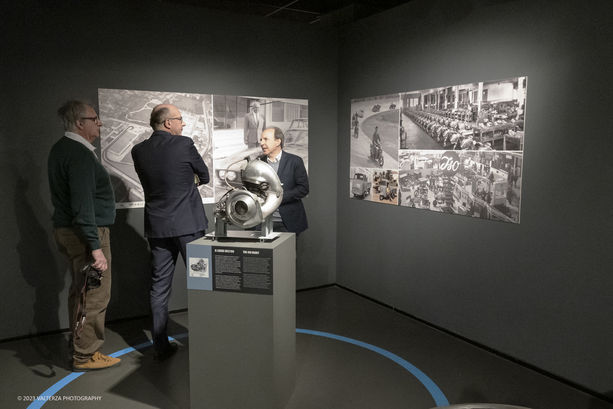 _DSF7383.jpg - 28/03/2023. Torino.  Una mostra per riscoprire la straordinaria vicenda industriale di Iso Rivolta, marchio oggi spesso dimenticato che testimonia lâ€™ingegno italiano nella storia dellâ€™automobile e del car design, recentemente rilanciato dalla nipote del fondatore. Nella foto in visita alla mostra