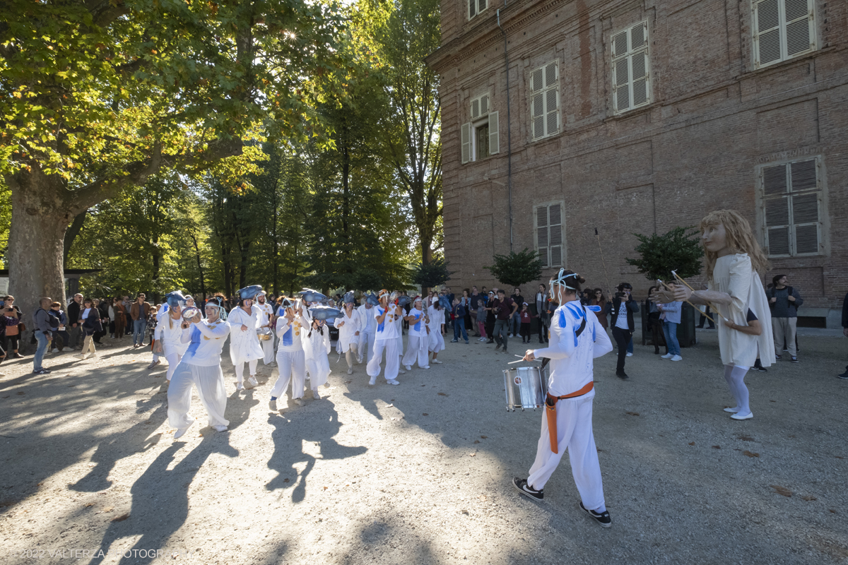 DSCF8024.jpg - 02/10/2022. Torino. Una grande inaugurazione della 29Â° edizione di Incanti â€“ Rassegna Internazionale di Teatro di Figura un giocoso Saturnale animale, a partire dallâ€™immagine di Marco Cavallo, omaggio a Giuliano Scabia. Simbolo della libertÃ  e della chiusura dei manicomi, il progetto Marco Cavallo nacque nel manicomio di Trieste, nel 1973, sotto le direttive di Franco Basaglia. Nella foto un momento dell'evento svoltosi nei giardini reali e nella piazzetta reale