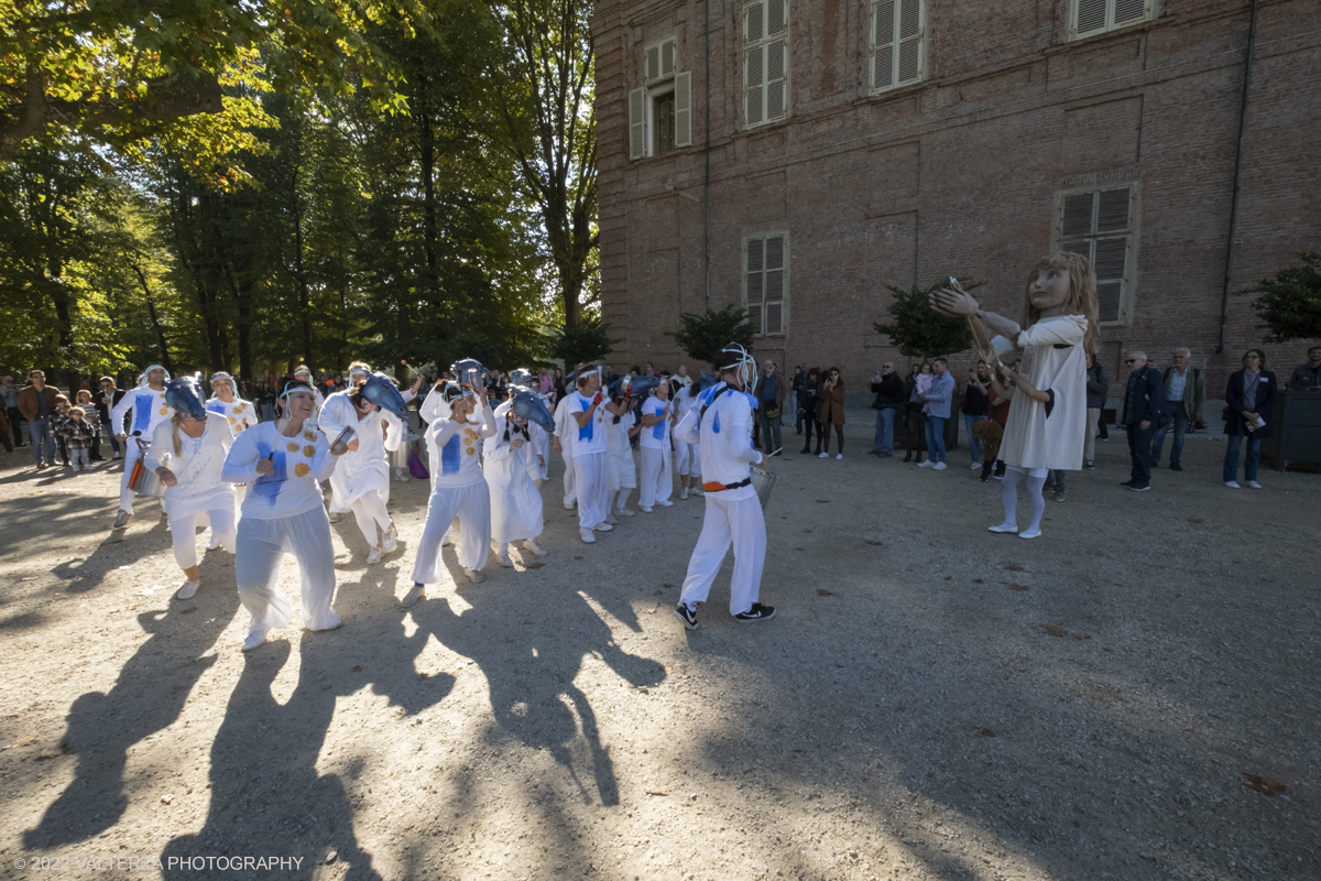 DSCF8044.jpg - 02/10/2022. Torino. Una grande inaugurazione della 29Â° edizione di Incanti â€“ Rassegna Internazionale di Teatro di Figura un giocoso Saturnale animale, a partire dallâ€™immagine di Marco Cavallo, omaggio a Giuliano Scabia. Simbolo della libertÃ  e della chiusura dei manicomi, il progetto Marco Cavallo nacque nel manicomio di Trieste, nel 1973, sotto le direttive di Franco Basaglia. Nella foto un momento dell'evento svoltosi nei giardini reali e nella piazzetta reale