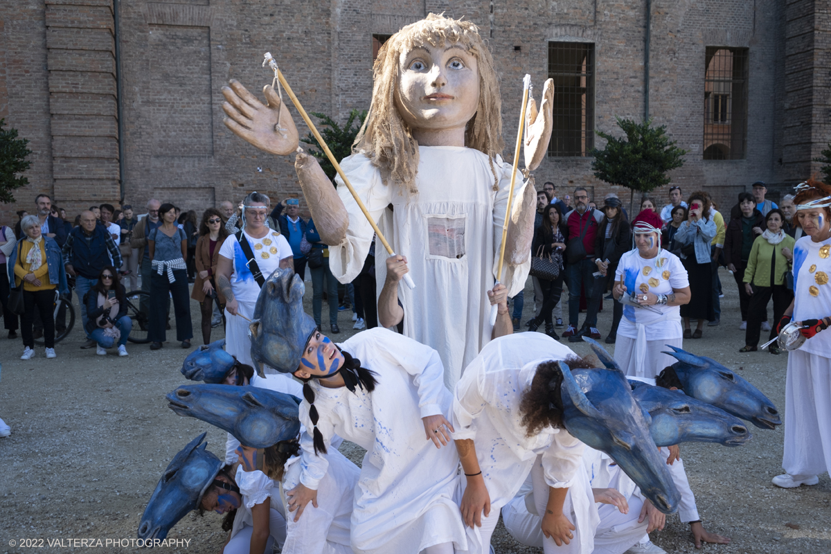 DSCF8143.jpg - 02/10/2022. Torino. Una grande inaugurazione della 29Â° edizione di Incanti â€“ Rassegna Internazionale di Teatro di Figura un giocoso Saturnale animale, a partire dallâ€™immagine di Marco Cavallo, omaggio a Giuliano Scabia. Simbolo della libertÃ  e della chiusura dei manicomi, il progetto Marco Cavallo nacque nel manicomio di Trieste, nel 1973, sotto le direttive di Franco Basaglia. Nella foto un momento dell'evento svoltosi nei giardini reali e nella piazzetta reale