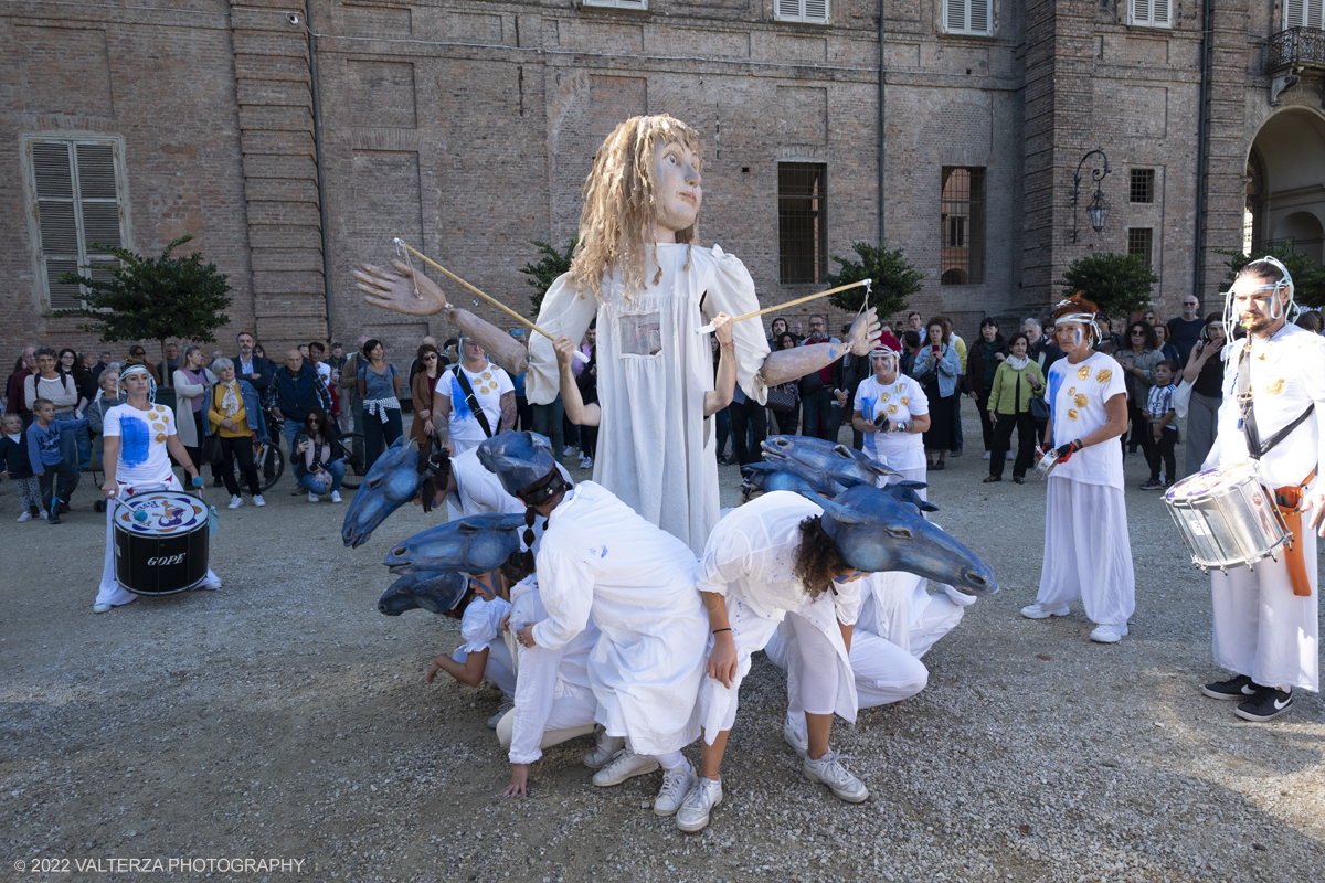 DSCF8155.jpg - 02/10/2022. Torino. Una grande inaugurazione della 29Â° edizione di Incanti â€“ Rassegna Internazionale di Teatro di Figura un giocoso Saturnale animale, a partire dallâ€™immagine di Marco Cavallo, omaggio a Giuliano Scabia. Simbolo della libertÃ  e della chiusura dei manicomi, il progetto Marco Cavallo nacque nel manicomio di Trieste, nel 1973, sotto le direttive di Franco Basaglia. Nella foto un momento dell'evento svoltosi nei giardini reali e nella piazzetta reale