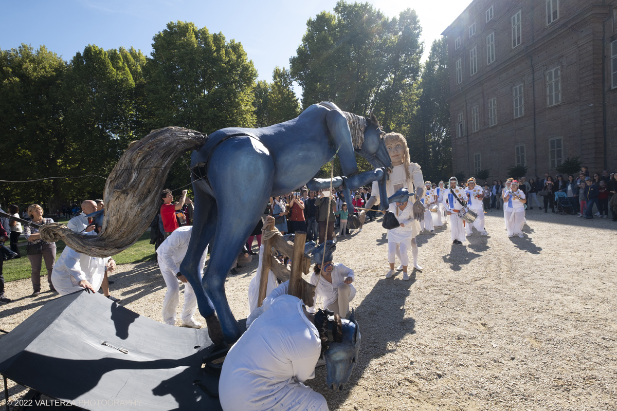 DSCF8253.jpg - 02/10/2022. Torino. Una grande inaugurazione della 29Â° edizione di Incanti â€“ Rassegna Internazionale di Teatro di Figura un giocoso Saturnale animale, a partire dallâ€™immagine di Marco Cavallo, omaggio a Giuliano Scabia. Simbolo della libertÃ  e della chiusura dei manicomi, il progetto Marco Cavallo nacque nel manicomio di Trieste, nel 1973, sotto le direttive di Franco Basaglia. Nella foto un momento dell'evento svoltosi nei giardini reali e nella piazzetta reale