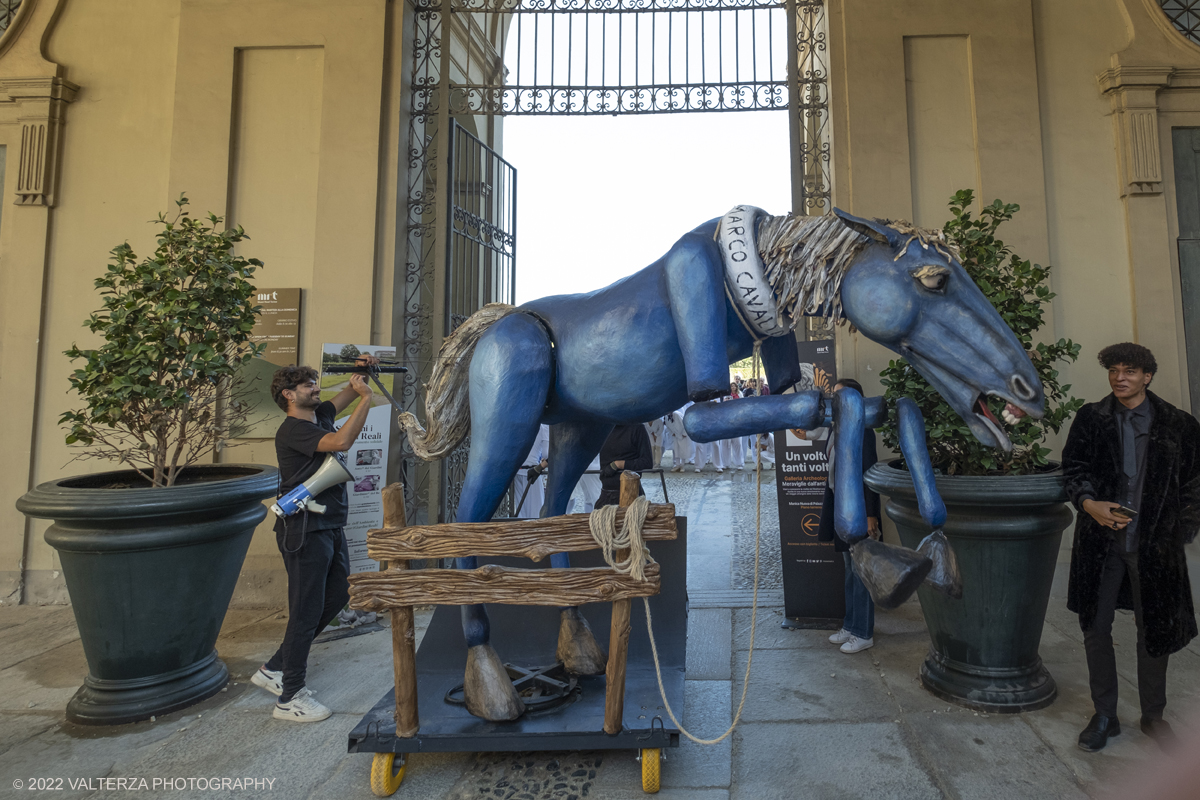 DSCF8361.jpg - 02/10/2022. Torino. Una grande inaugurazione della 29Â° edizione di Incanti â€“ Rassegna Internazionale di Teatro di Figura un giocoso Saturnale animale, a partire dallâ€™immagine di Marco Cavallo, omaggio a Giuliano Scabia. Simbolo della libertÃ  e della chiusura dei manicomi, il progetto Marco Cavallo nacque nel manicomio di Trieste, nel 1973, sotto le direttive di Franco Basaglia. Nella foto un momento dell'evento svoltosi nei giardini reali e nella piazzetta reale