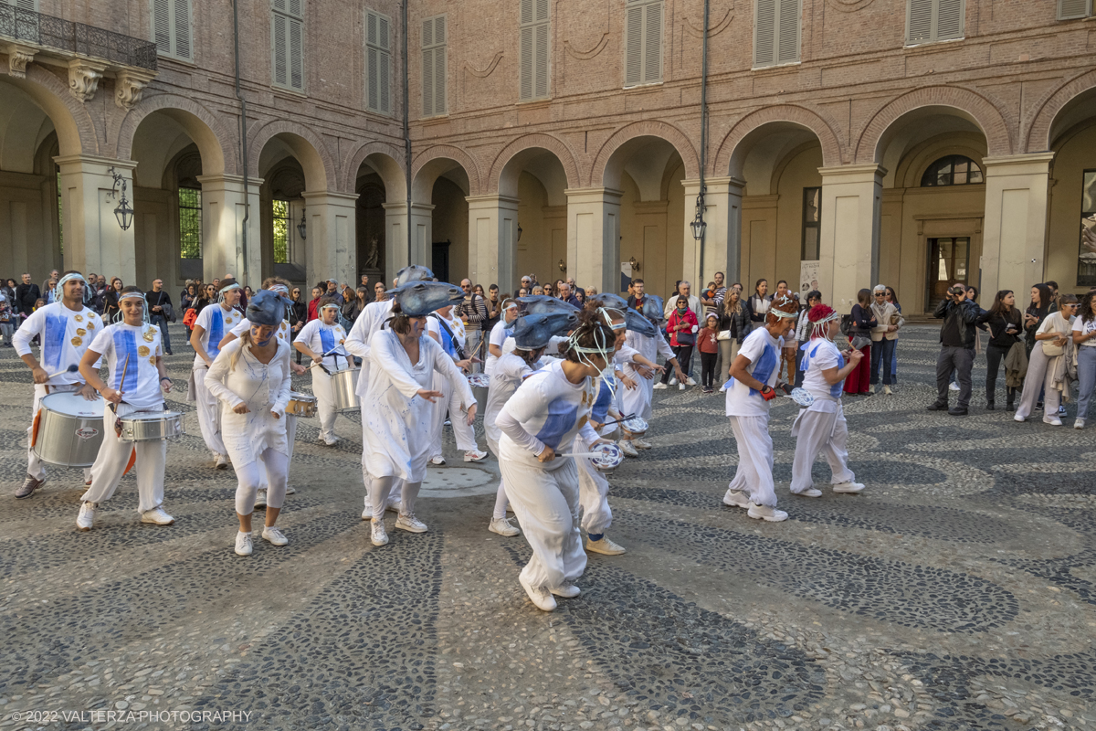 DSCF8545.jpg - 02/10/2022. Torino. Una grande inaugurazione della 29Â° edizione di Incanti â€“ Rassegna Internazionale di Teatro di Figura un giocoso Saturnale animale, a partire dallâ€™immagine di Marco Cavallo, omaggio a Giuliano Scabia. Simbolo della libertÃ  e della chiusura dei manicomi, il progetto Marco Cavallo nacque nel manicomio di Trieste, nel 1973, sotto le direttive di Franco Basaglia. Nella foto un momento dell'evento svoltosi nei giardini reali e nella piazzetta reale