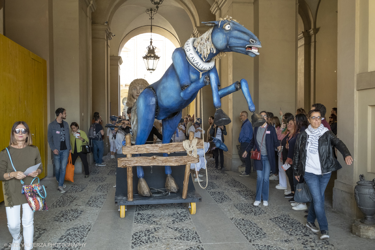 DSCF8606.jpg - 02/10/2022. Torino. Una grande inaugurazione della 29Â° edizione di Incanti â€“ Rassegna Internazionale di Teatro di Figura un giocoso Saturnale animale, a partire dallâ€™immagine di Marco Cavallo, omaggio a Giuliano Scabia. Simbolo della libertÃ  e della chiusura dei manicomi, il progetto Marco Cavallo nacque nel manicomio di Trieste, nel 1973, sotto le direttive di Franco Basaglia. Nella foto un momento dell'evento svoltosi nei giardini reali e nella piazzetta reale