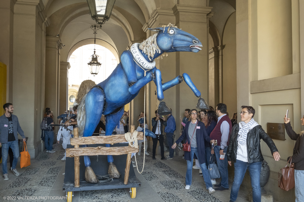 DSCF8614.jpg - 02/10/2022. Torino. Una grande inaugurazione della 29Â° edizione di Incanti â€“ Rassegna Internazionale di Teatro di Figura un giocoso Saturnale animale, a partire dallâ€™immagine di Marco Cavallo, omaggio a Giuliano Scabia. Simbolo della libertÃ  e della chiusura dei manicomi, il progetto Marco Cavallo nacque nel manicomio di Trieste, nel 1973, sotto le direttive di Franco Basaglia. Nella foto un momento dell'evento svoltosi nei giardini reali e nella piazzetta reale