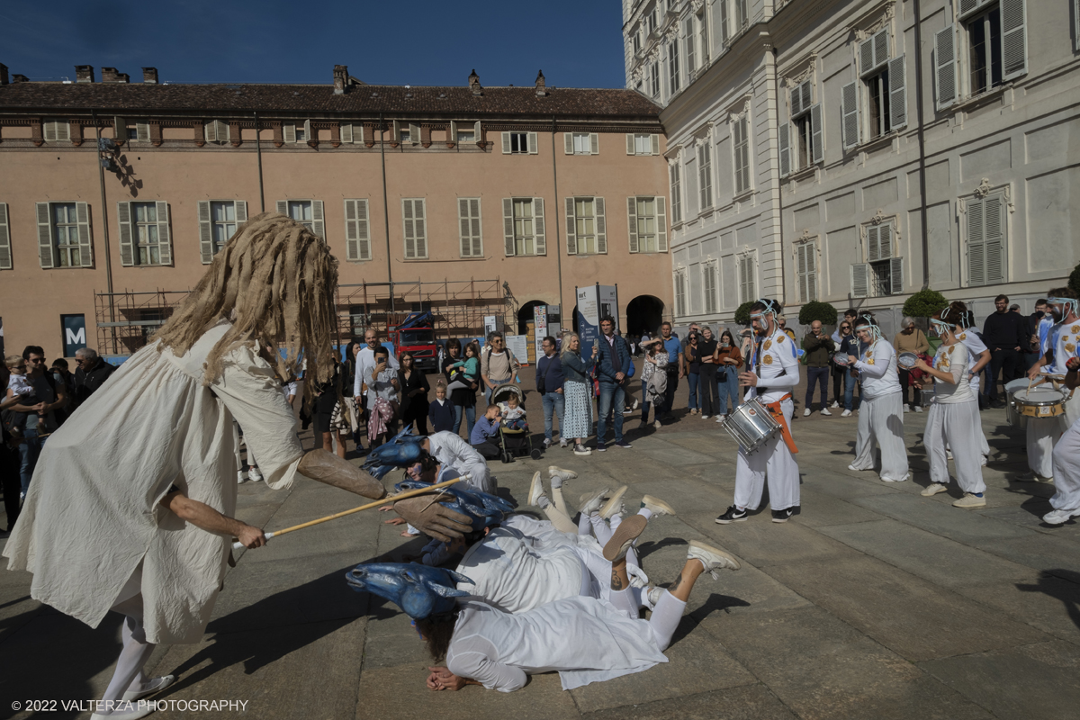 DSCF8755.jpg - 02/10/2022. Torino. Una grande inaugurazione della 29Â° edizione di Incanti â€“ Rassegna Internazionale di Teatro di Figura un giocoso Saturnale animale, a partire dallâ€™immagine di Marco Cavallo, omaggio a Giuliano Scabia. Simbolo della libertÃ  e della chiusura dei manicomi, il progetto Marco Cavallo nacque nel manicomio di Trieste, nel 1973, sotto le direttive di Franco Basaglia. Nella foto un momento dell'evento svoltosi nei giardini reali e nella piazzetta reale