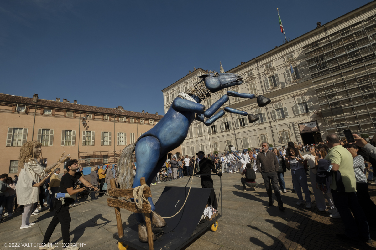 DSCF8902.jpg - 02/10/2022. Torino. Una grande inaugurazione della 29Â° edizione di Incanti â€“ Rassegna Internazionale di Teatro di Figura un giocoso Saturnale animale, a partire dallâ€™immagine di Marco Cavallo, omaggio a Giuliano Scabia. Simbolo della libertÃ  e della chiusura dei manicomi, il progetto Marco Cavallo nacque nel manicomio di Trieste, nel 1973, sotto le direttive di Franco Basaglia. Nella foto un momento dell'evento svoltosi nei giardini reali e nella piazzetta reale