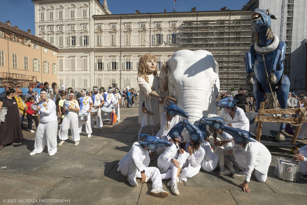 DSCF9163.jpg - 02/10/2022. Torino. Una grande inaugurazione della 29Â° edizione di Incanti â€“ Rassegna Internazionale di Teatro di Figura un giocoso Saturnale animale, a partire dallâ€™immagine di Marco Cavallo, omaggio a Giuliano Scabia. Simbolo della libertÃ  e della chiusura dei manicomi, il progetto Marco Cavallo nacque nel manicomio di Trieste, nel 1973, sotto le direttive di Franco Basaglia. Nella foto un momento dell'evento svoltosi nei giardini reali e nella piazzetta reale