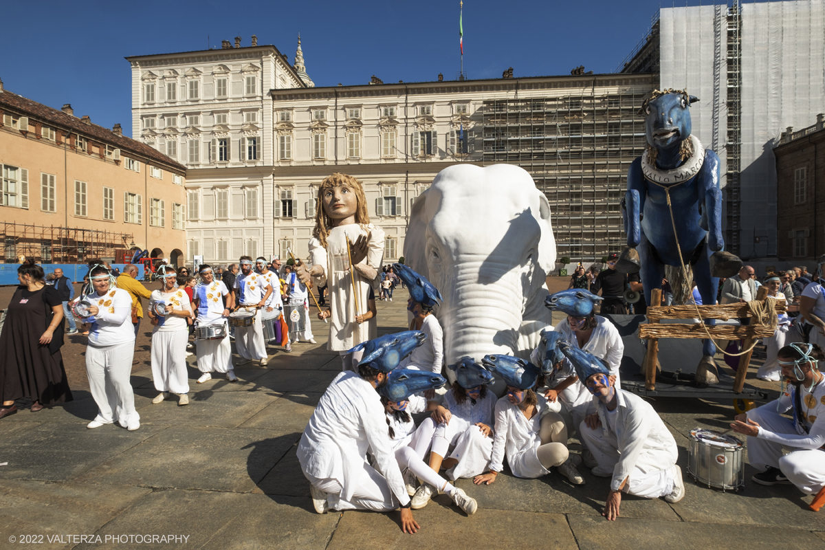 DSCF9187.jpg - 02/10/2022. Torino. Una grande inaugurazione della 29Â° edizione di Incanti â€“ Rassegna Internazionale di Teatro di Figura un giocoso Saturnale animale, a partire dallâ€™immagine di Marco Cavallo, omaggio a Giuliano Scabia. Simbolo della libertÃ  e della chiusura dei manicomi, il progetto Marco Cavallo nacque nel manicomio di Trieste, nel 1973, sotto le direttive di Franco Basaglia. Nella foto un momento dell'evento svoltosi nei giardini reali e nella piazzetta reale