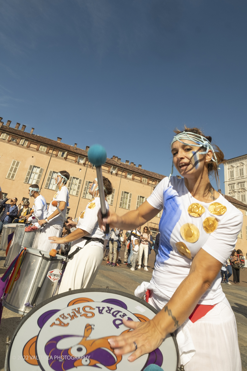 DSCF9345.jpg - 02/10/2022. Torino. Una grande inaugurazione della 29Â° edizione di Incanti â€“ Rassegna Internazionale di Teatro di Figura un giocoso Saturnale animale, a partire dallâ€™immagine di Marco Cavallo, omaggio a Giuliano Scabia. Simbolo della libertÃ  e della chiusura dei manicomi, il progetto Marco Cavallo nacque nel manicomio di Trieste, nel 1973, sotto le direttive di Franco Basaglia. Nella foto un momento dell'evento svoltosi nei giardini reali e nella piazzetta reale