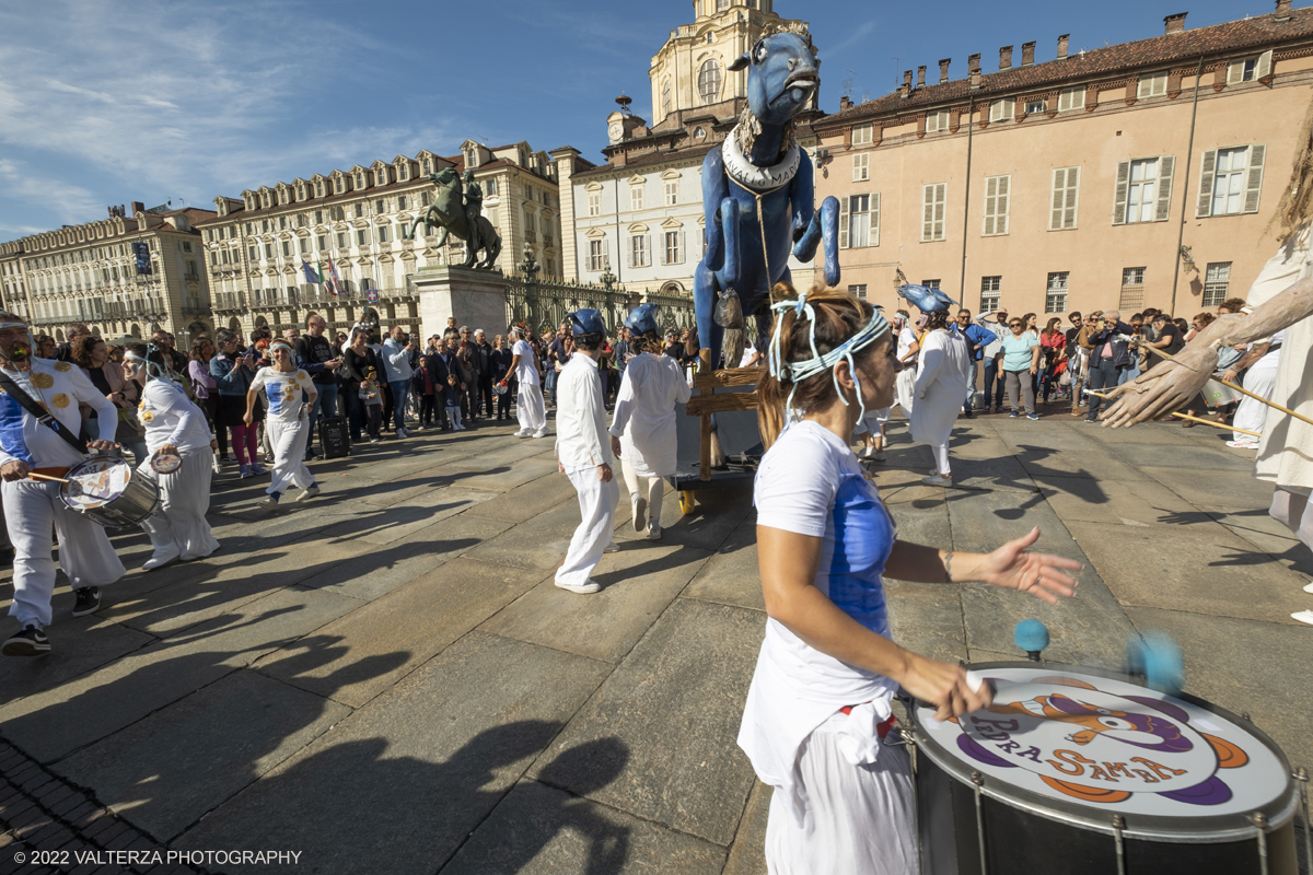 DSCF9438.jpg - 02/10/2022. Torino. Una grande inaugurazione della 29Â° edizione di Incanti â€“ Rassegna Internazionale di Teatro di Figura un giocoso Saturnale animale, a partire dallâ€™immagine di Marco Cavallo, omaggio a Giuliano Scabia. Simbolo della libertÃ  e della chiusura dei manicomi, il progetto Marco Cavallo nacque nel manicomio di Trieste, nel 1973, sotto le direttive di Franco Basaglia. Nella foto un momento dell'evento svoltosi nei giardini reali e nella piazzetta reale