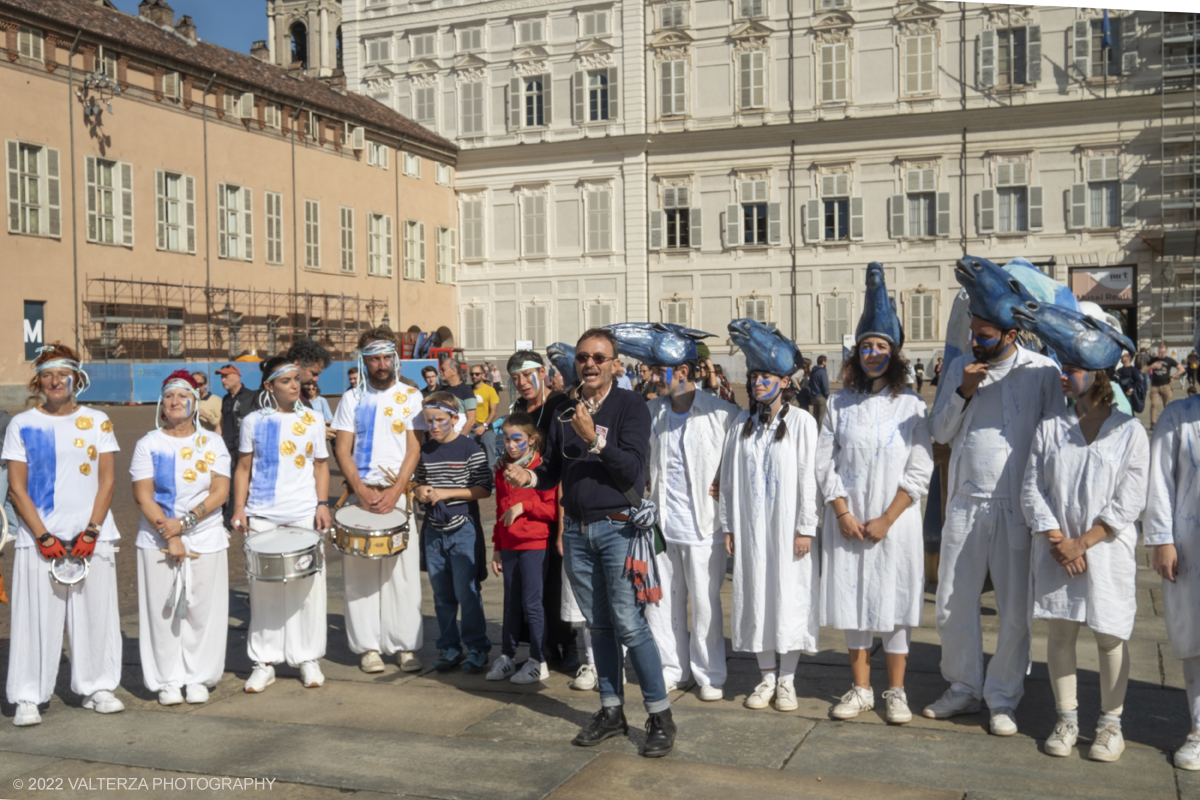 DSCF9581.jpg - 02/10/2022. Torino. Una grande inaugurazione della 29Â° edizione di Incanti â€“ Rassegna Internazionale di Teatro di Figura un giocoso Saturnale animale, a partire dallâ€™immagine di Marco Cavallo, omaggio a Giuliano Scabia. Simbolo della libertÃ  e della chiusura dei manicomi, il progetto Marco Cavallo nacque nel manicomio di Trieste, nel 1973, sotto le direttive di Franco Basaglia. Nella foto  Alberto Jona di Festival incanti ringrazia gli spettatori.