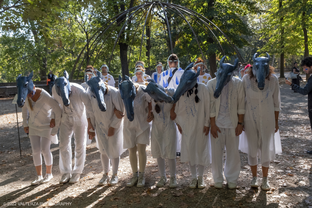 _DSF7617.jpg - 02/10/2022. Torino. Una grande inaugurazione della 29Â° edizione di Incanti â€“ Rassegna Internazionale di Teatro di Figura un giocoso Saturnale animale, a partire dallâ€™immagine di Marco Cavallo, omaggio a Giuliano Scabia. Simbolo della libertÃ  e della chiusura dei manicomi, il progetto Marco Cavallo nacque nel manicomio di Trieste, nel 1973, sotto le direttive di Franco Basaglia. Nella foto un momento dell'evento svoltosi nei giardini reali e nella piazzetta reale