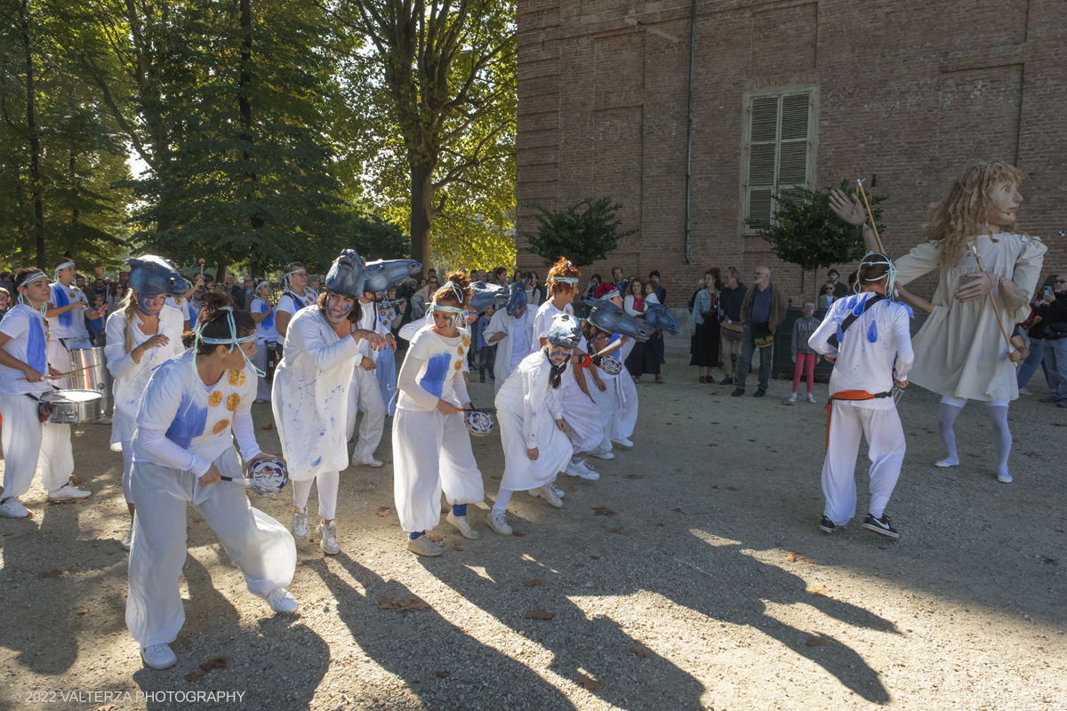 _DSF7919-2.jpg - 02/10/2022. Torino. Una grande inaugurazione della 29Â° edizione di Incanti â€“ Rassegna Internazionale di Teatro di Figura un giocoso Saturnale animale, a partire dallâ€™immagine di Marco Cavallo, omaggio a Giuliano Scabia. Simbolo della libertÃ  e della chiusura dei manicomi, il progetto Marco Cavallo nacque nel manicomio di Trieste, nel 1973, sotto le direttive di Franco Basaglia. Nella foto un momento dell'evento svoltosi nei giardini reali e nella piazzetta reale