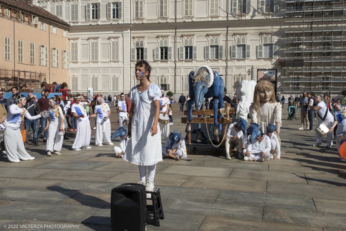 _DSF8094.jpg - 02/10/2022. Torino. Una grande inaugurazione della 29Â° edizione di Incanti â€“ Rassegna Internazionale di Teatro di Figura un giocoso Saturnale animale, a partire dallâ€™immagine di Marco Cavallo, omaggio a Giuliano Scabia. Simbolo della libertÃ  e della chiusura dei manicomi, il progetto Marco Cavallo nacque nel manicomio di Trieste, nel 1973, sotto le direttive di Franco Basaglia. Nella foto un momento dell'evento svoltosi nei giardini reali e nella piazzetta reale