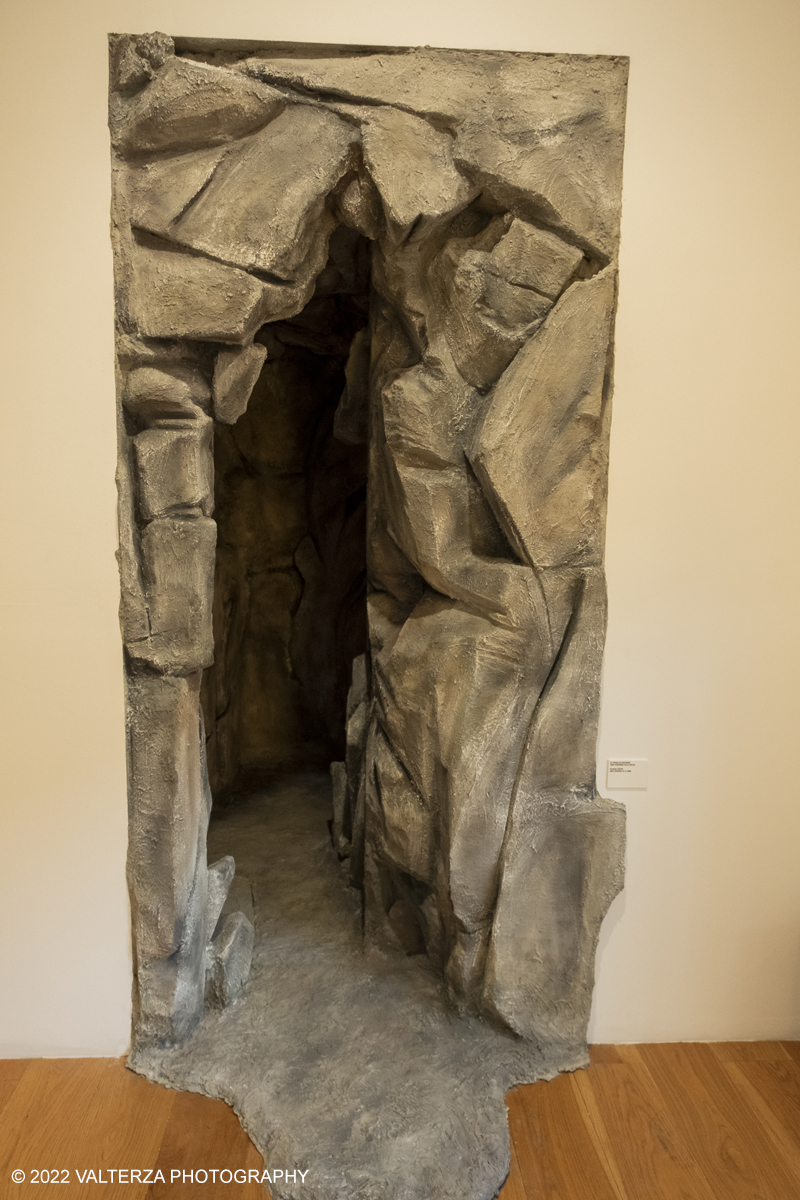 _DSF2389.jpg - 26/05/2022. Torino. Nuova mostra pensata e progettata con lâ€™artista Silvye Fleury per gli spazi di Pinacoteca, a cura di Sarah Cosulich e Lucrezia CalabrÃ² Visconti, lâ€™esposizione consiste in un percorso immersivo che attraversa i nuclei tematici fondamentali della sua ricerca. Il progetto rappresenta la piÃ¹ completa mostra in Italia dedicata a Fleury fino a oggi. Nella foto installazione La grotta Be good, be bad, just be, 2008/2022