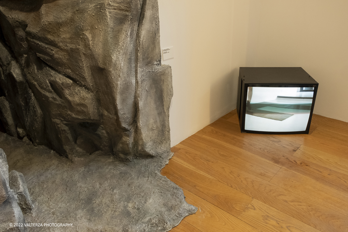 _DSF2392.jpg - 26/05/2022. Torino. Nuova mostra pensata e progettata con lâ€™artista Silvye Fleury per gli spazi di Pinacoteca, a cura di Sarah Cosulich e Lucrezia CalabrÃ² Visconti, lâ€™esposizione consiste in un percorso immersivo che attraversa i nuclei tematici fondamentali della sua ricerca. Il progetto rappresenta la piÃ¹ completa mostra in Italia dedicata a Fleury fino a oggi. Nella foto installazione audiovisiva