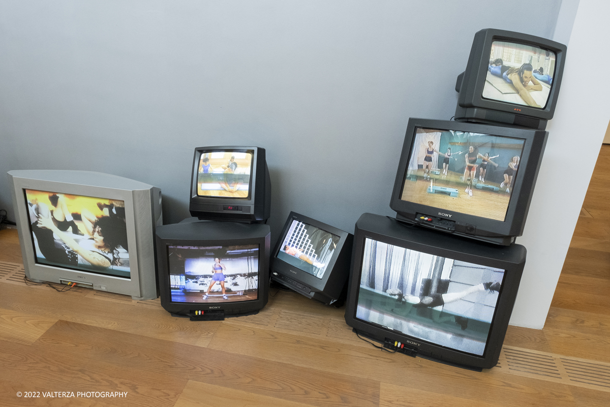 _DSF2397.jpg - 26/05/2022. Torino. Nuova mostra pensata e progettata con lâ€™artista Silvye Fleury per gli spazi di Pinacoteca, a cura di Sarah Cosulich e Lucrezia CalabrÃ² Visconti, lâ€™esposizione consiste in un percorso immersivo che attraversa i nuclei tematici fondamentali della sua ricerca. Il progetto rappresenta la piÃ¹ completa mostra in Italia dedicata a Fleury fino a oggi. Nella foto installazione audiovisiva