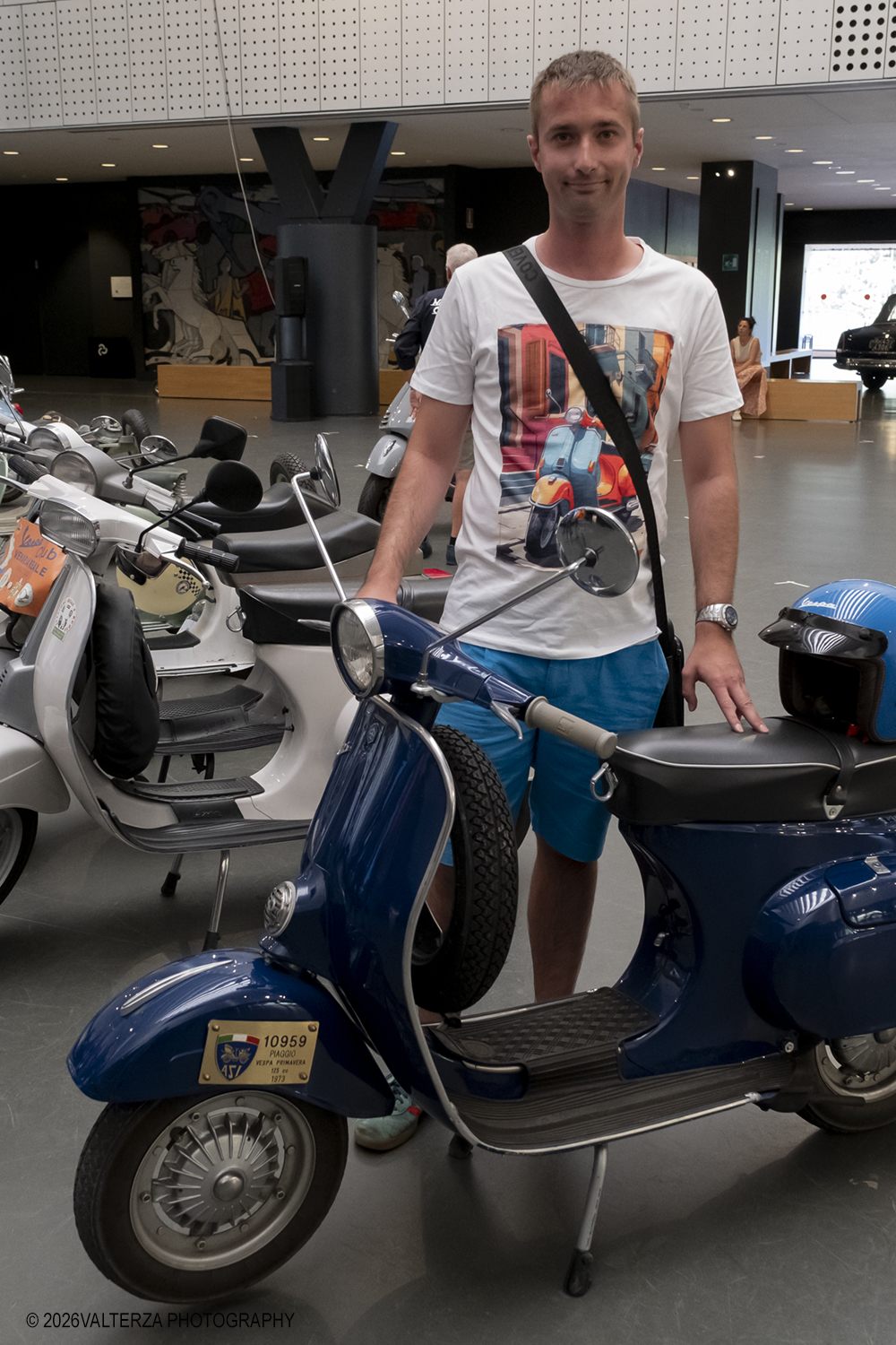 _DSF6106.jpg - 08/07/2026. Torino. In occasione della mostra VESPA. ICONA ITALIANA, il Museo Nazionale dellâ€™Automobile accoglie tutti i vespisti a vivere unâ€™esperienza esclusiva: per una sera la Piazza coperta del MAUTO ospita le Vespa dei partecipanti, che avranno lâ€™opportunitÃ  unica di esporre il proprio mezzo allâ€™interno del Museo, diventando protagonisti delle celebrazioni dedicate agli 80 anni di unâ€™autentica icona del design e della mobilitÃ  italiana. Nella foto l'arrivo di alcuni del priimi partecipanti al raduno