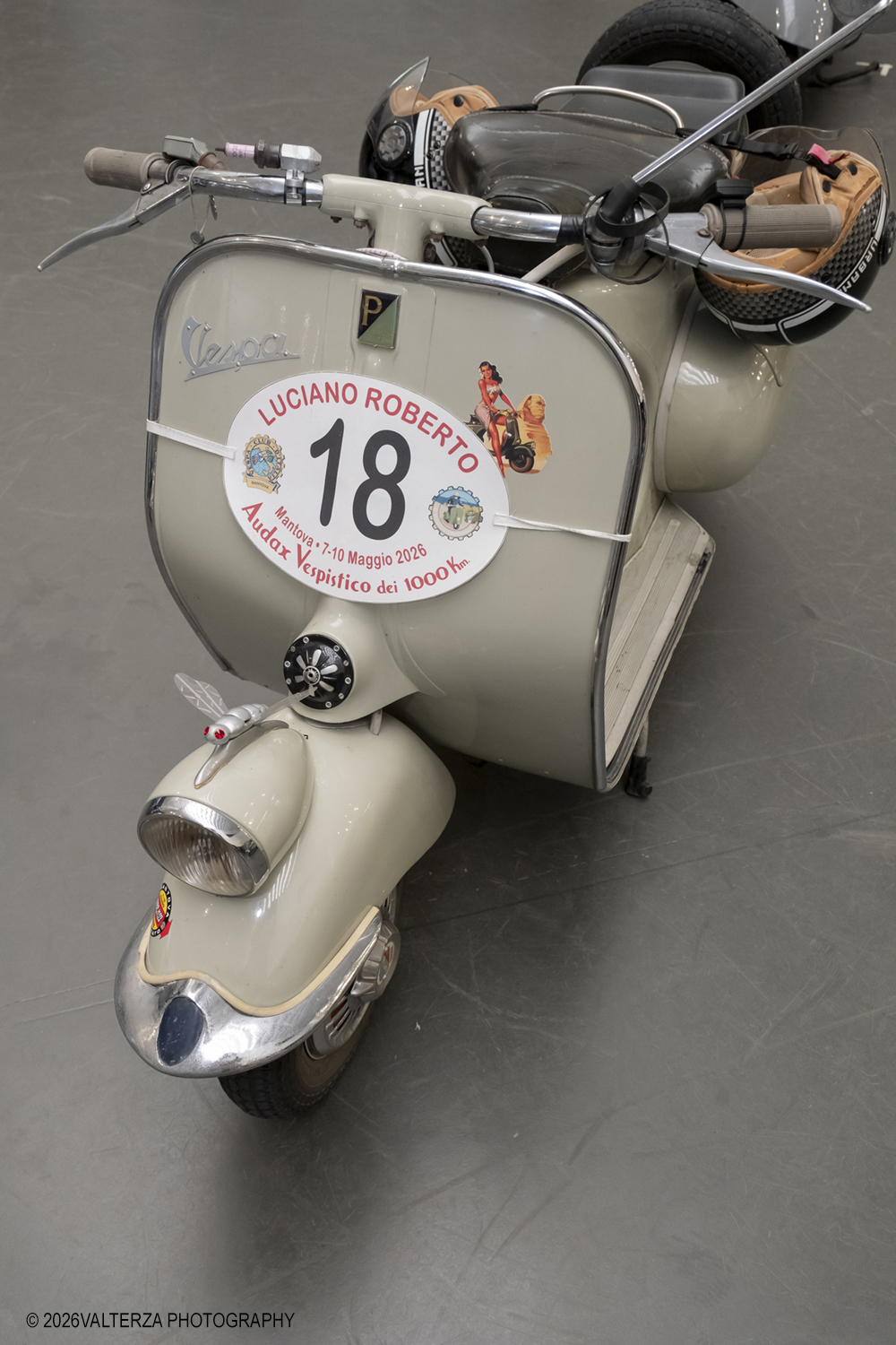 _DSF6109.jpg - 08/07/2026. Torino. In occasione della mostra VESPA. ICONA ITALIANA, il Museo Nazionale dellâ€™Automobile accoglie tutti i vespisti a vivere unâ€™esperienza esclusiva: per una sera la Piazza coperta del MAUTO ospita le Vespa dei partecipanti, che avranno lâ€™opportunitÃ  unica di esporre il proprio mezzo allâ€™interno del Museo, diventando protagonisti delle celebrazioni dedicate agli 80 anni di unâ€™autentica icona del design e della mobilitÃ  italiana. Nella foto l'arrivo di alcuni del priimi partecipanti al raduno