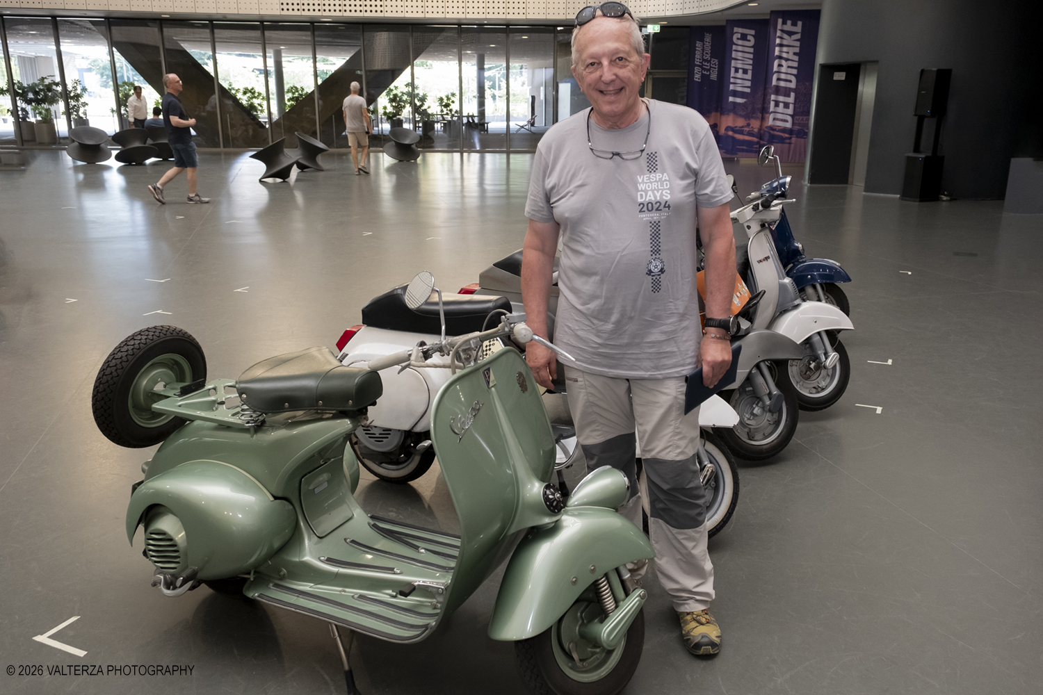 _DSF6118.jpg - 08/07/2026. Torino. In occasione della mostra VESPA. ICONA ITALIANA, il Museo Nazionale dellâ€™Automobile accoglie tutti i vespisti a vivere unâ€™esperienza esclusiva: per una sera la Piazza coperta del MAUTO ospita le Vespa dei partecipanti, che avranno lâ€™opportunitÃ  unica di esporre il proprio mezzo allâ€™interno del Museo, diventando protagonisti delle celebrazioni dedicate agli 80 anni di unâ€™autentica icona del design e della mobilitÃ  italiana. Nella foto l'arrivo di alcuni del priimi partecipanti al raduno