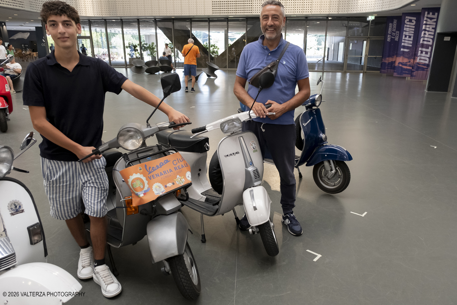 _DSF6119.jpg - 08/07/2026. Torino. In occasione della mostra VESPA. ICONA ITALIANA, il Museo Nazionale dellâ€™Automobile accoglie tutti i vespisti a vivere unâ€™esperienza esclusiva: per una sera la Piazza coperta del MAUTO ospita le Vespa dei partecipanti, che avranno lâ€™opportunitÃ  unica di esporre il proprio mezzo allâ€™interno del Museo, diventando protagonisti delle celebrazioni dedicate agli 80 anni di unâ€™autentica icona del design e della mobilitÃ  italiana. Nella foto l'arrivo di alcuni del priimi partecipanti al raduno