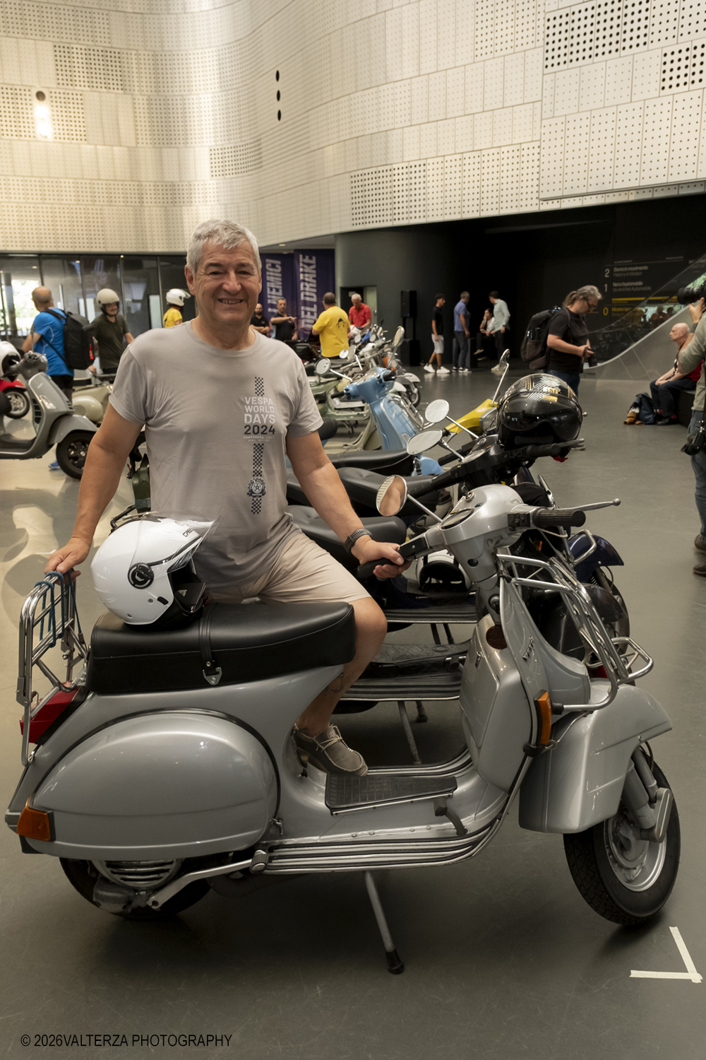 _DSF6133.jpg - 08/07/2026. Torino. In occasione della mostra VESPA. ICONA ITALIANA, il Museo Nazionale dellâ€™Automobile accoglie tutti i vespisti a vivere unâ€™esperienza esclusiva: per una sera la Piazza coperta del MAUTO ospita le Vespa dei partecipanti, che avranno lâ€™opportunitÃ  unica di esporre il proprio mezzo allâ€™interno del Museo, diventando protagonisti delle celebrazioni dedicate agli 80 anni di unâ€™autentica icona del design e della mobilitÃ  italiana. Nella foto l'arrivo di alcuni del priimi partecipanti al raduno